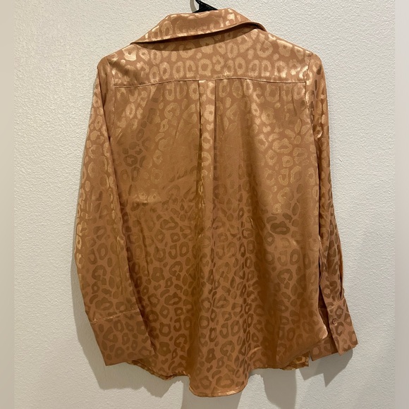Gold leopard print button up - Picture 4 of 4